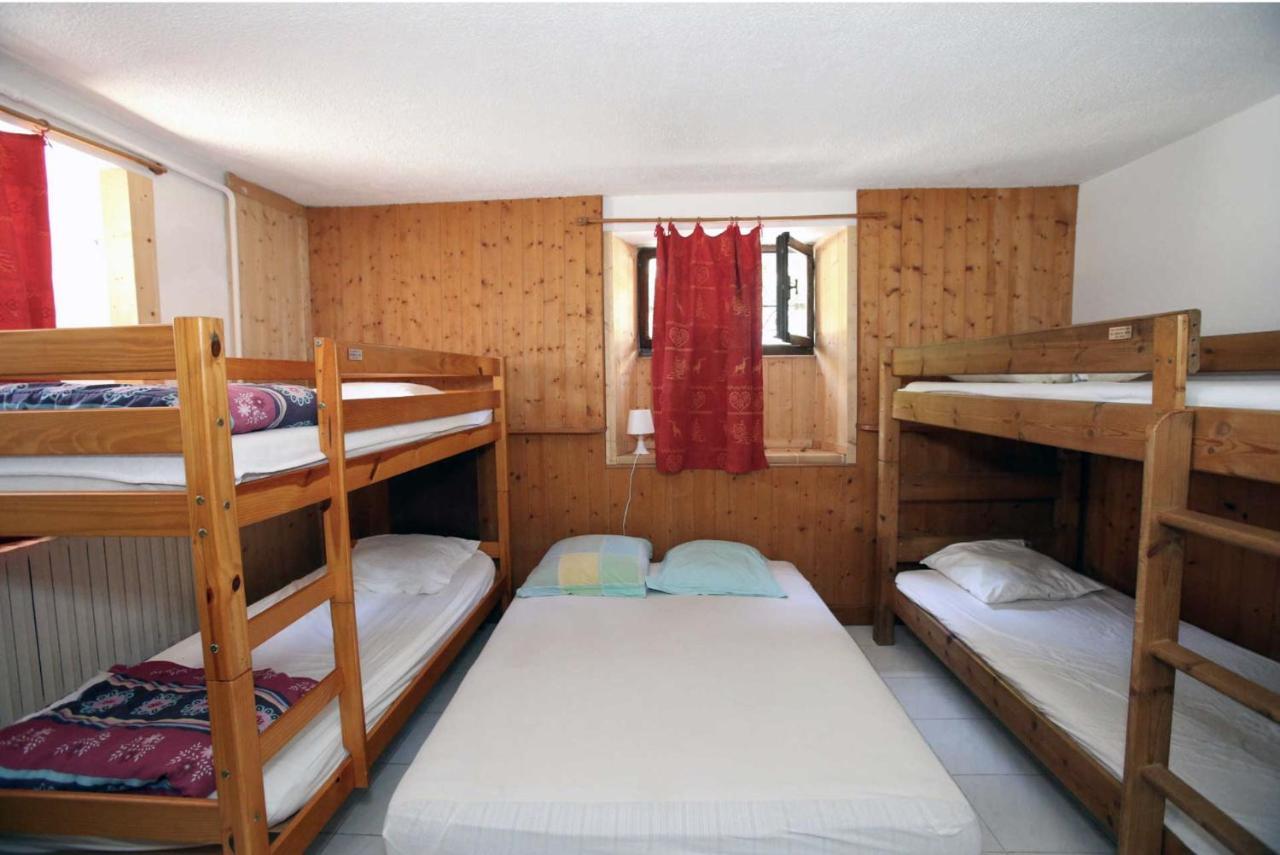Les Cristaux Bed & Breakfast แซ็งต์-แฌร์เวส์-เลส์-แบ็งส์ ภายนอก รูปภาพ